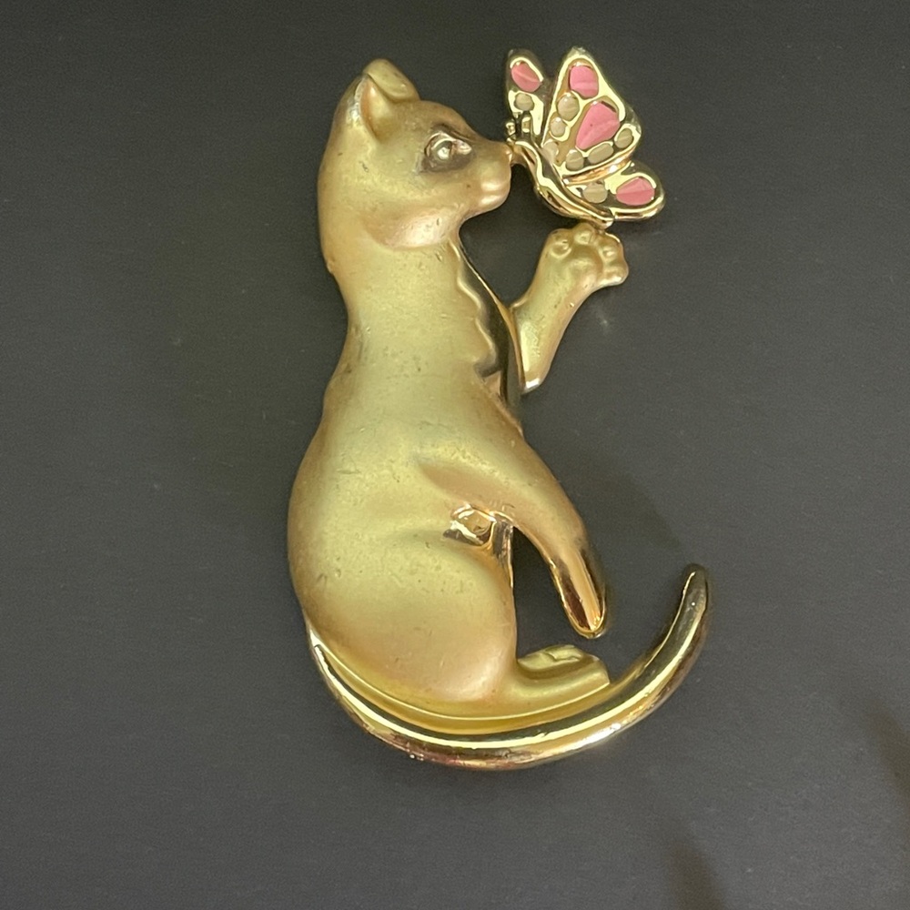 VINTAGE Signed AJC Cat Butterfly Gold Tone Matte Brooch Pin